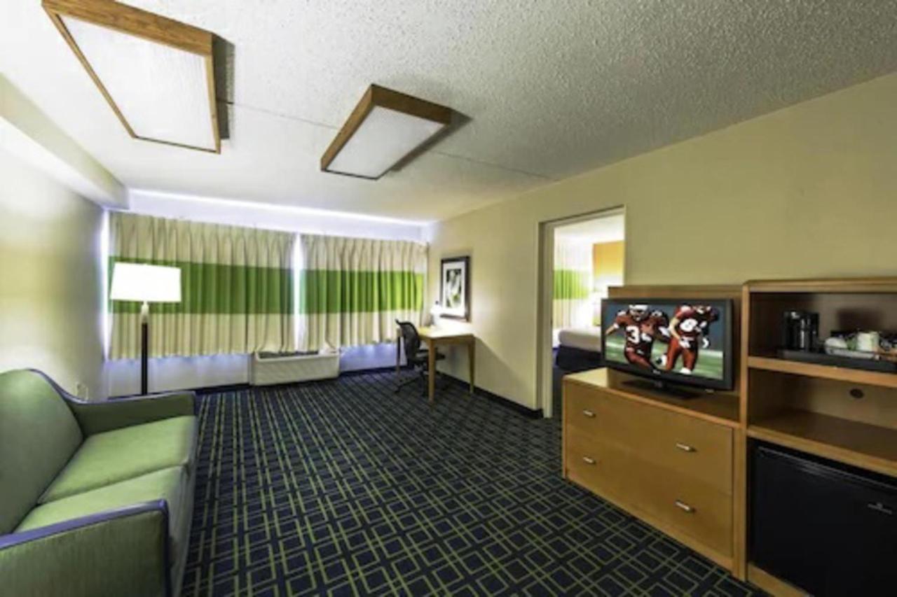 One-Bedroom King Suite - Non-Smoking at Days Inn by Wyndham Absecon Atlantic City Area