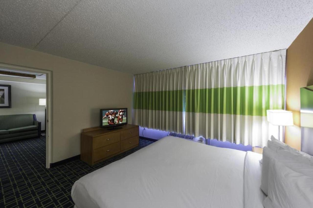 One-Bedroom King Suite - Non-Smoking at Days Inn by Wyndham Absecon Atlantic City Area