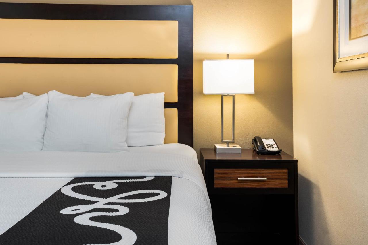 Queen Room With Two Queen beds Room Mobility/Hearing Impaired Access - Non-Smoking at La Quinta Inn & Suites by Wyndham Auburn