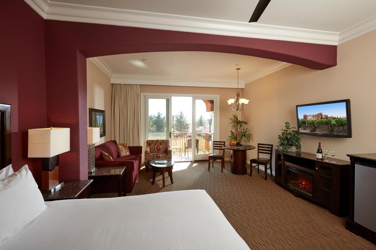 Romanza Suite with Sofa bed Hotel Tower at South Coast Winery Resort and Spa