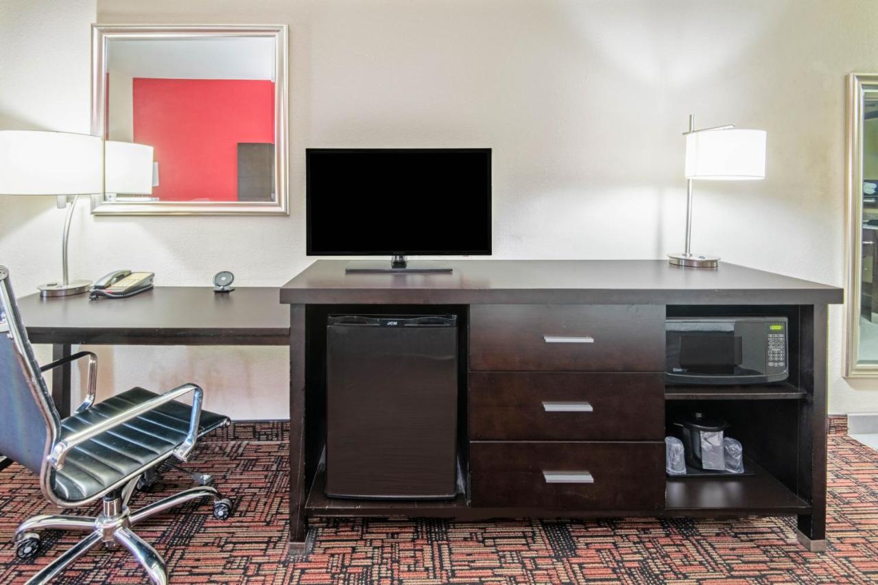 2 Queen Beds - Non-Smoking at La Quinta Inn & Suites by Wyndham Elk City