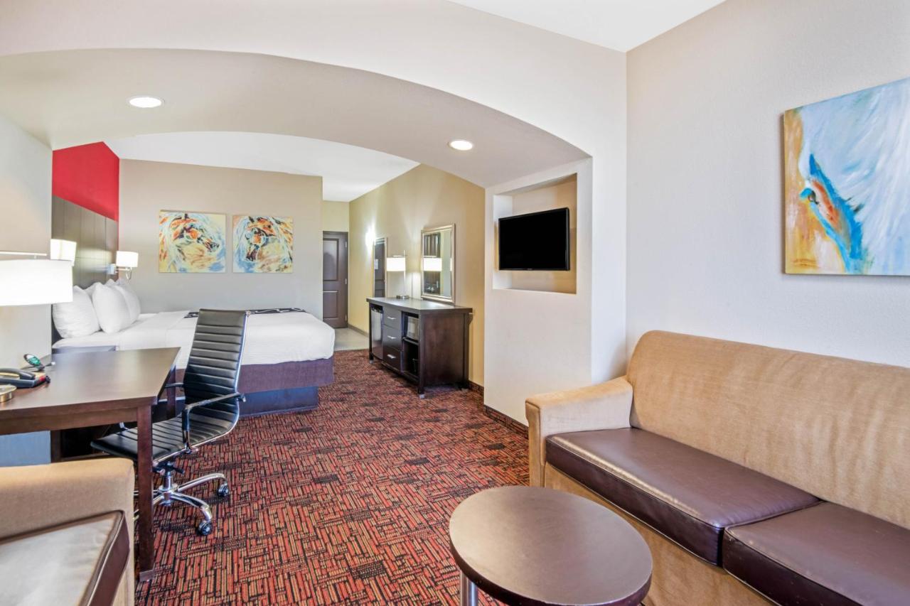 Executive King Room at La Quinta Inn & Suites by Wyndham Elk City