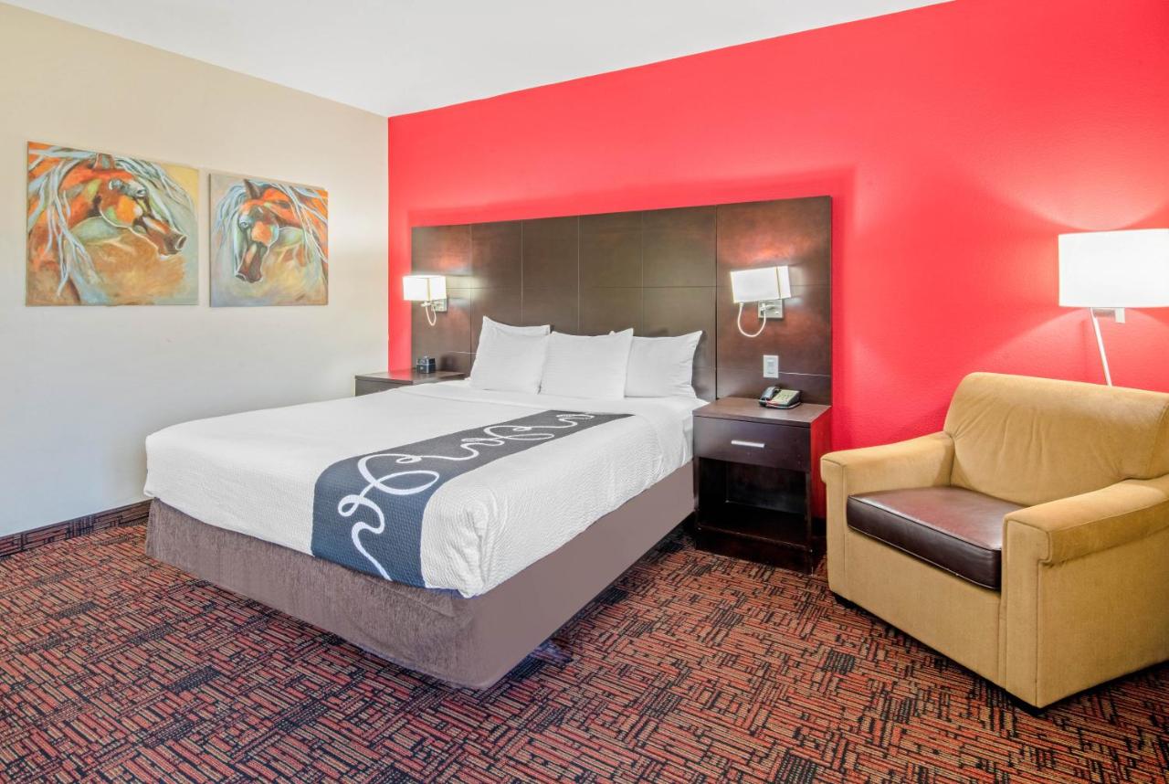 King Room with Mobility/Hearing Impaired Access - Non-Smoking at La Quinta Inn & Suites by Wyndham Elk City