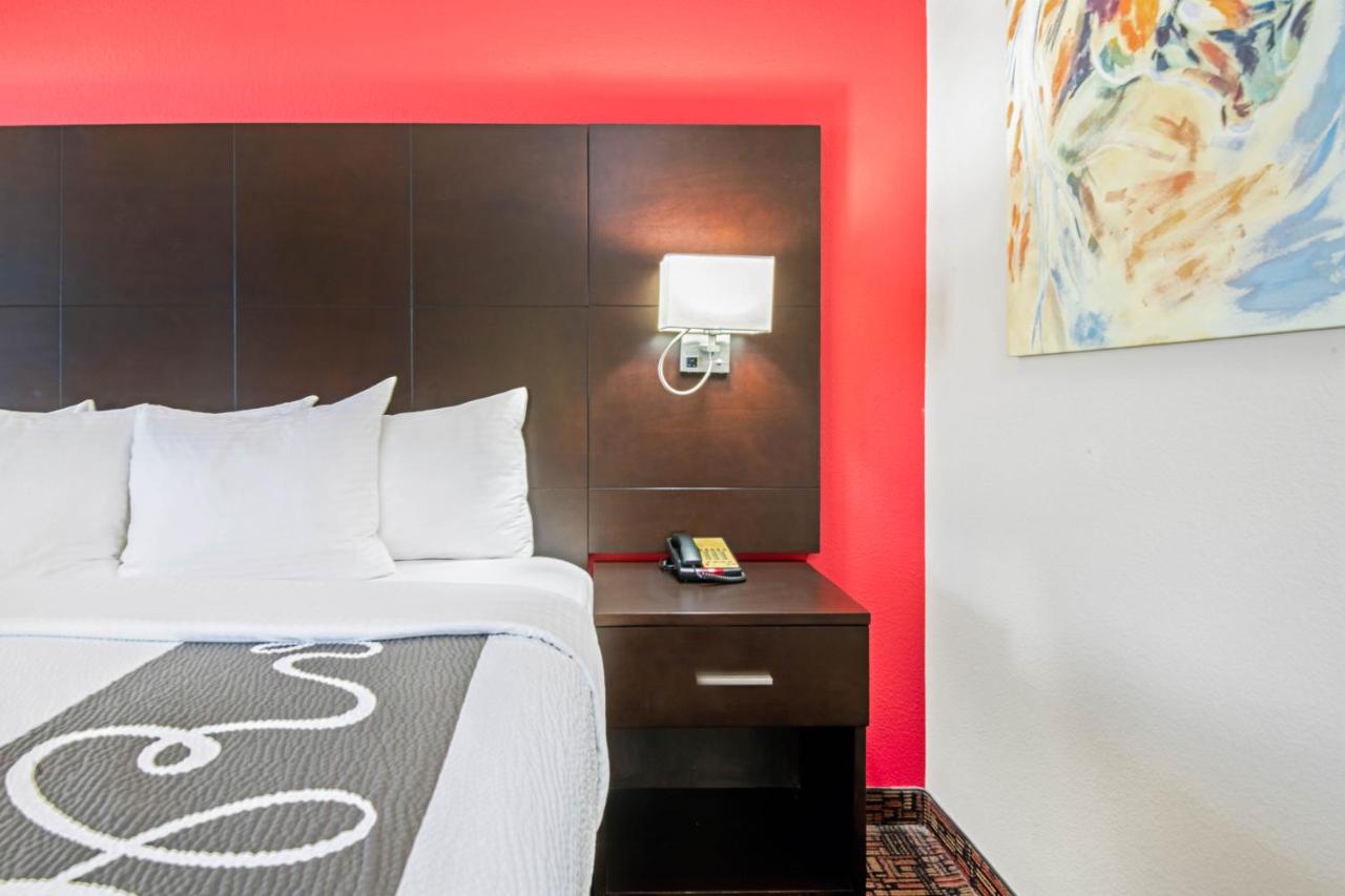 Executive King Room at La Quinta Inn & Suites by Wyndham Elk City