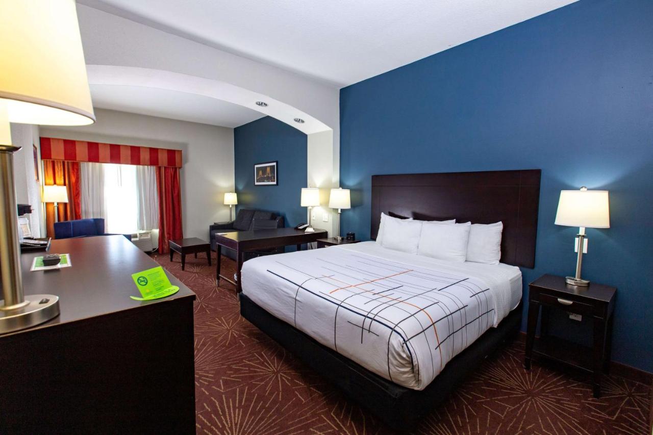 Executive King Room at La Quinta Inn & Suites by Wyndham Houston East at Normandy
