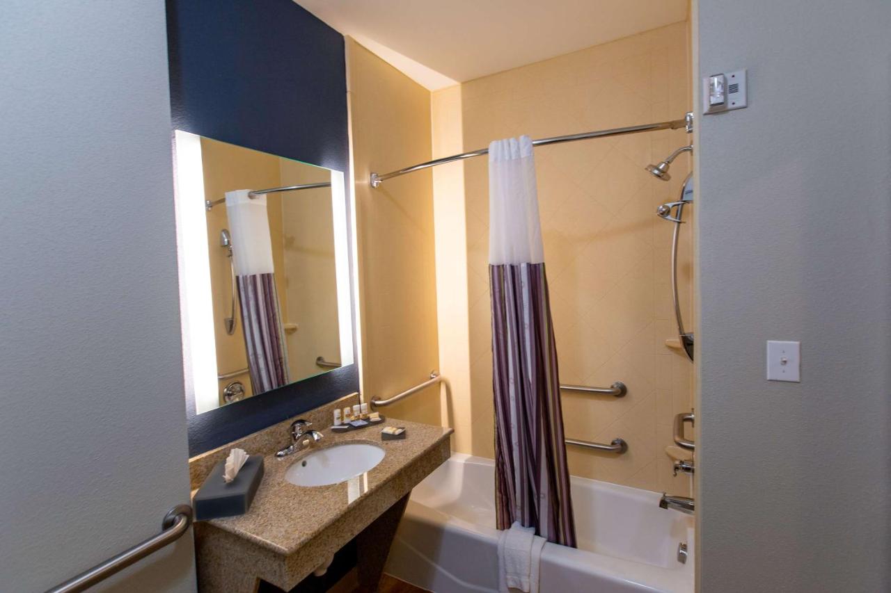 Double Room with Two Double Beds and Bath Tub - Mobility/Hearing Accessible - Non-Smoking at La Quinta Inn & Suites by Wyndham Houston East at Normandy