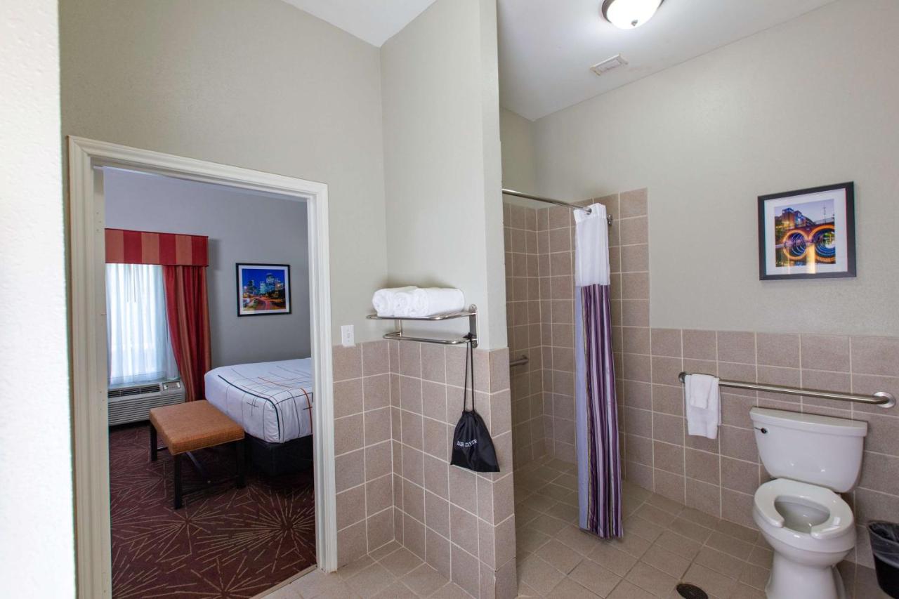 1 King Bed, Mobility/Hearing Accessible Suite, Roll-In Shower at La Quinta Inn & Suites by Wyndham Houston East at Normandy