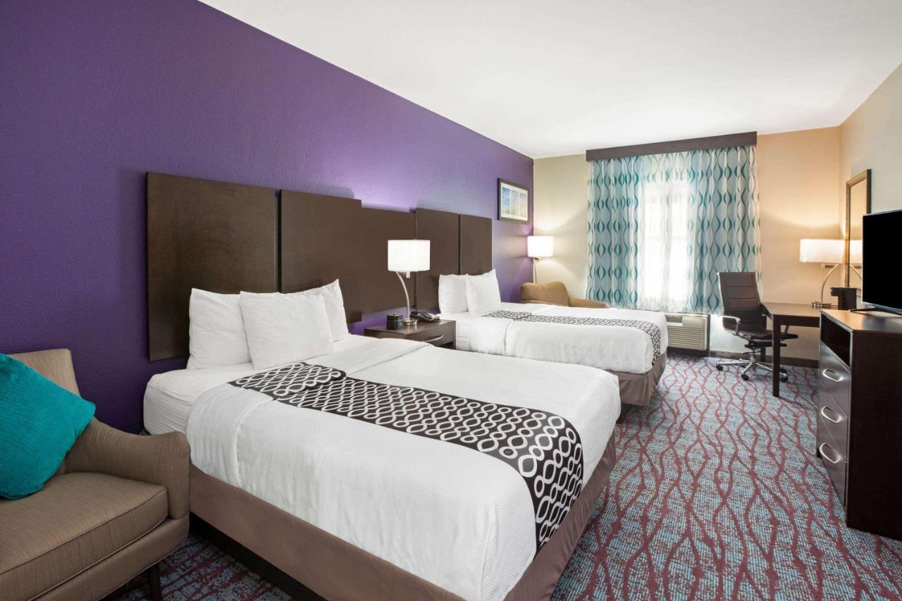 Deluxe Queen Room with Two Queen Beds at La Quinta Inn & Suites by Wyndham Pasadena North