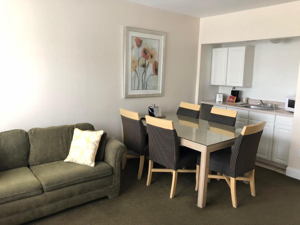 Two-Bedroom Suite - Free Parking at Beach Place Hotel