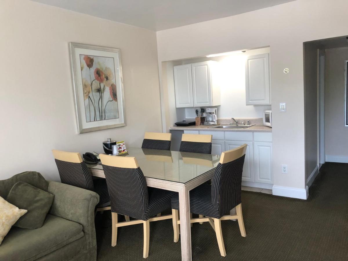 Two-Bedroom Suite - Free Parking at Beach Place Hotel