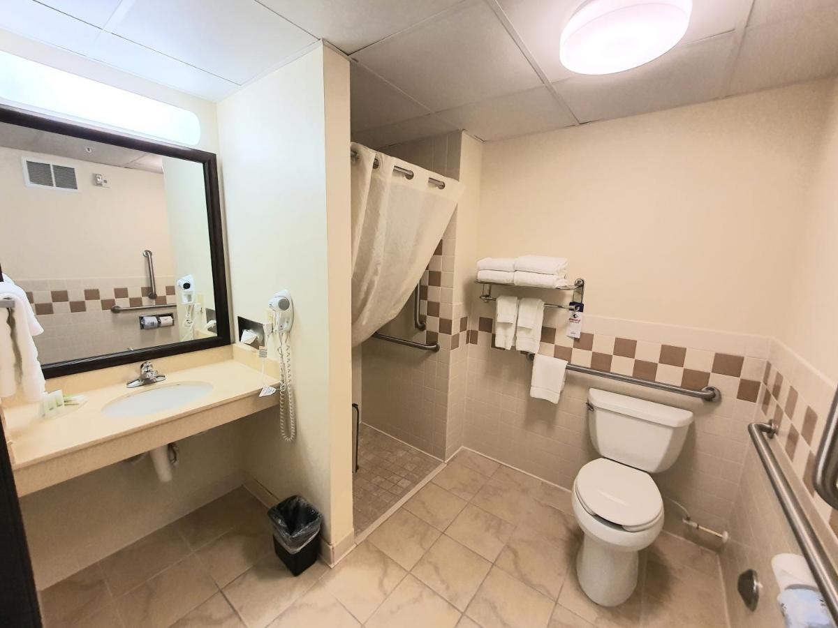 1 King Bed, Mobility Accessible Studio Suite, Non- Smoking at AmeriVu Inn & Suites - Waconia