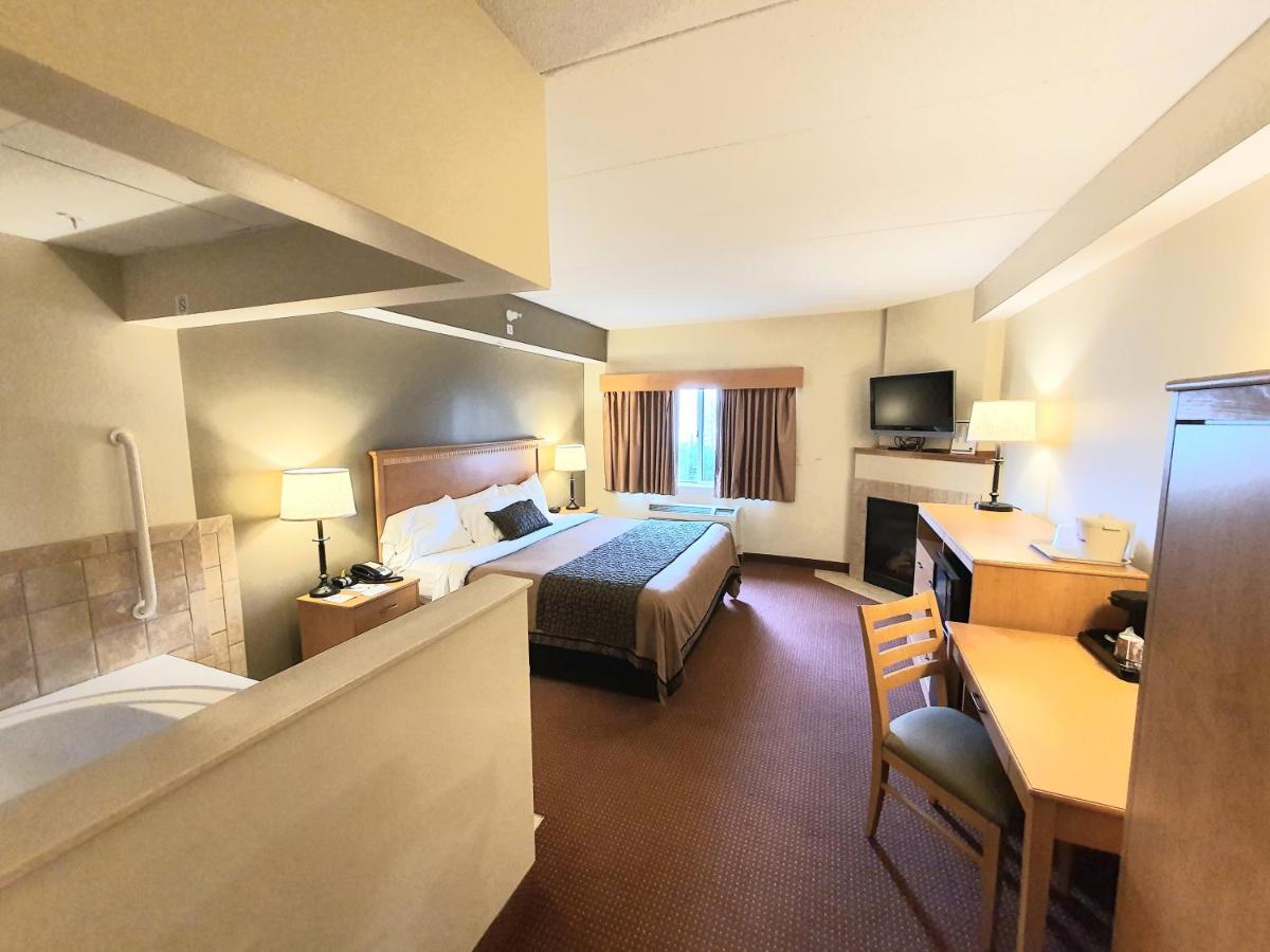 1 King Bed, Mobility Accessible Studio Suite, Non- Smoking at AmeriVu Inn & Suites - Waconia