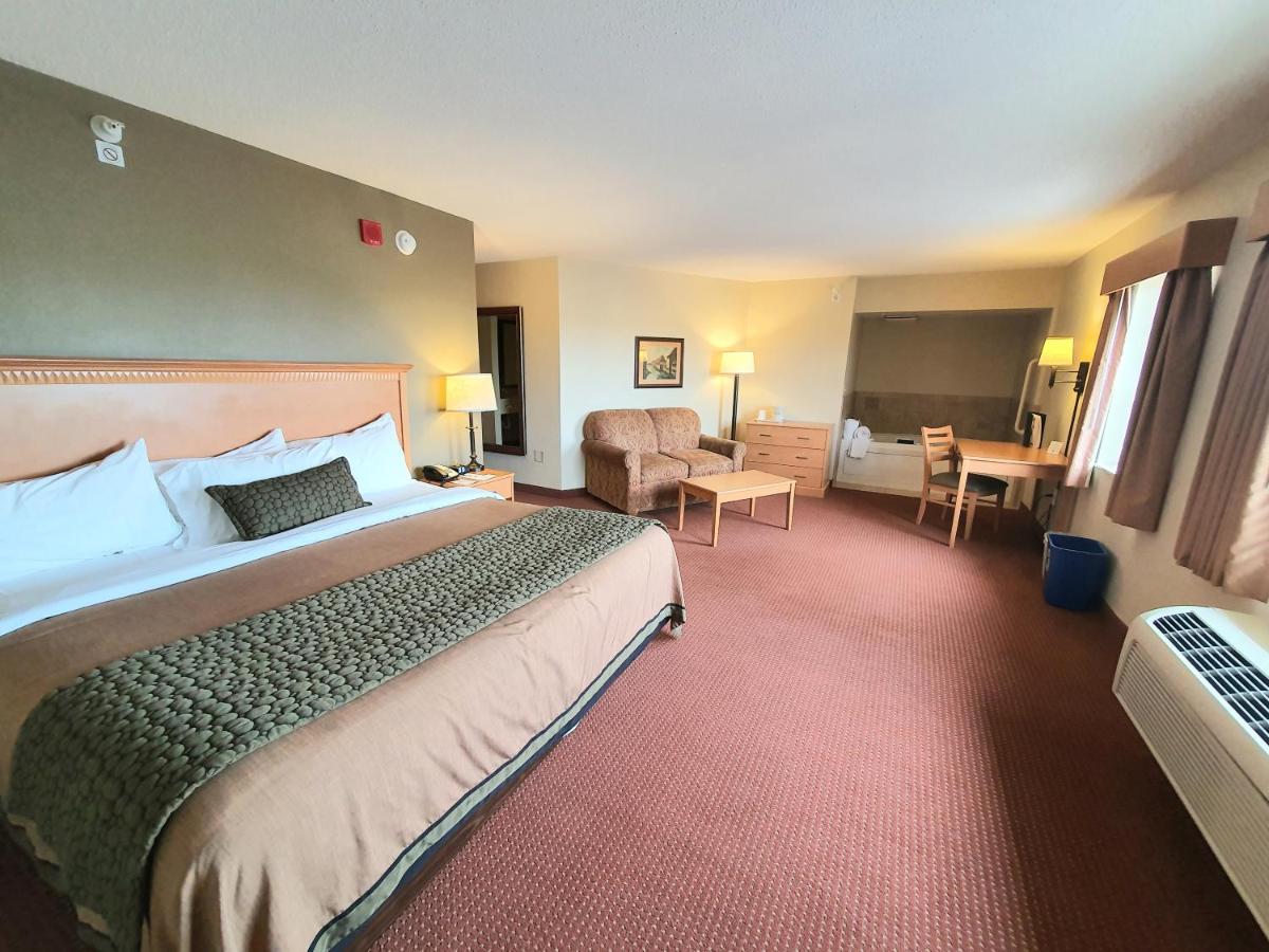 King Studio Suite - Non-Smoking at AmeriVu Inn & Suites - Waconia