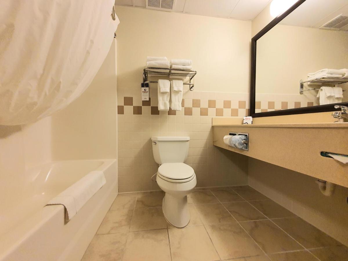 Executive Suite at AmeriVu Inn & Suites - Waconia