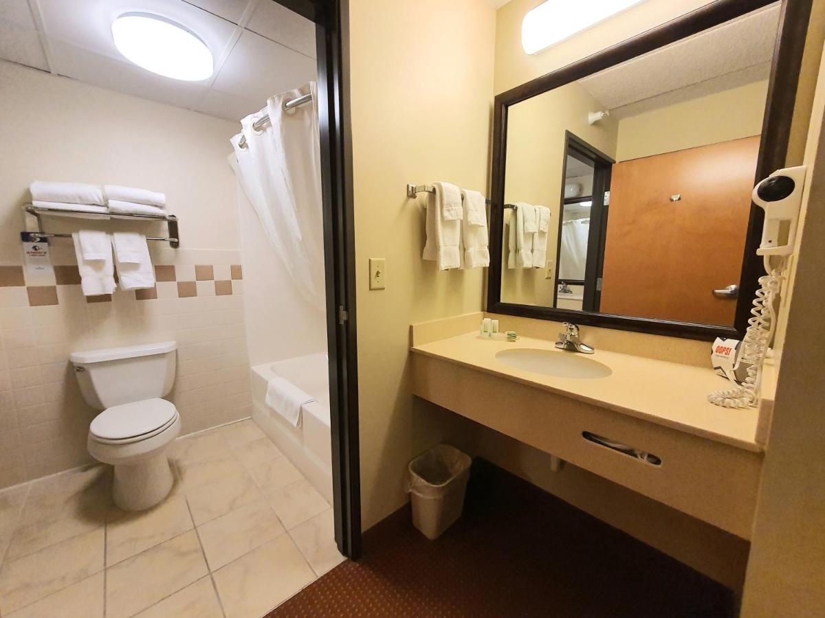 Executive Queen Room with Two Queen Beds at AmeriVu Inn & Suites - Waconia