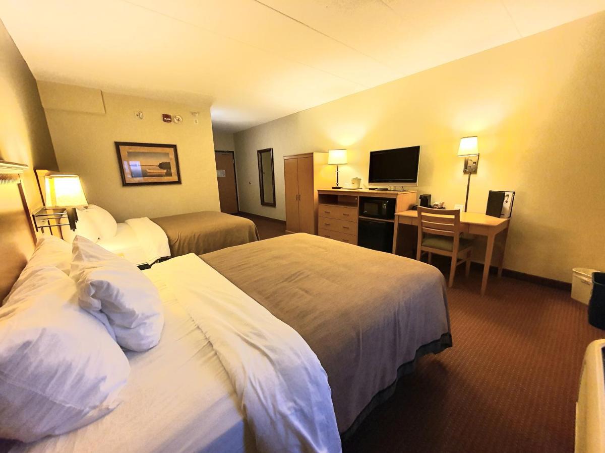 Double Room with Two Queen Beds, Disability Access, Non-Smoking at AmeriVu Inn & Suites - Waconia