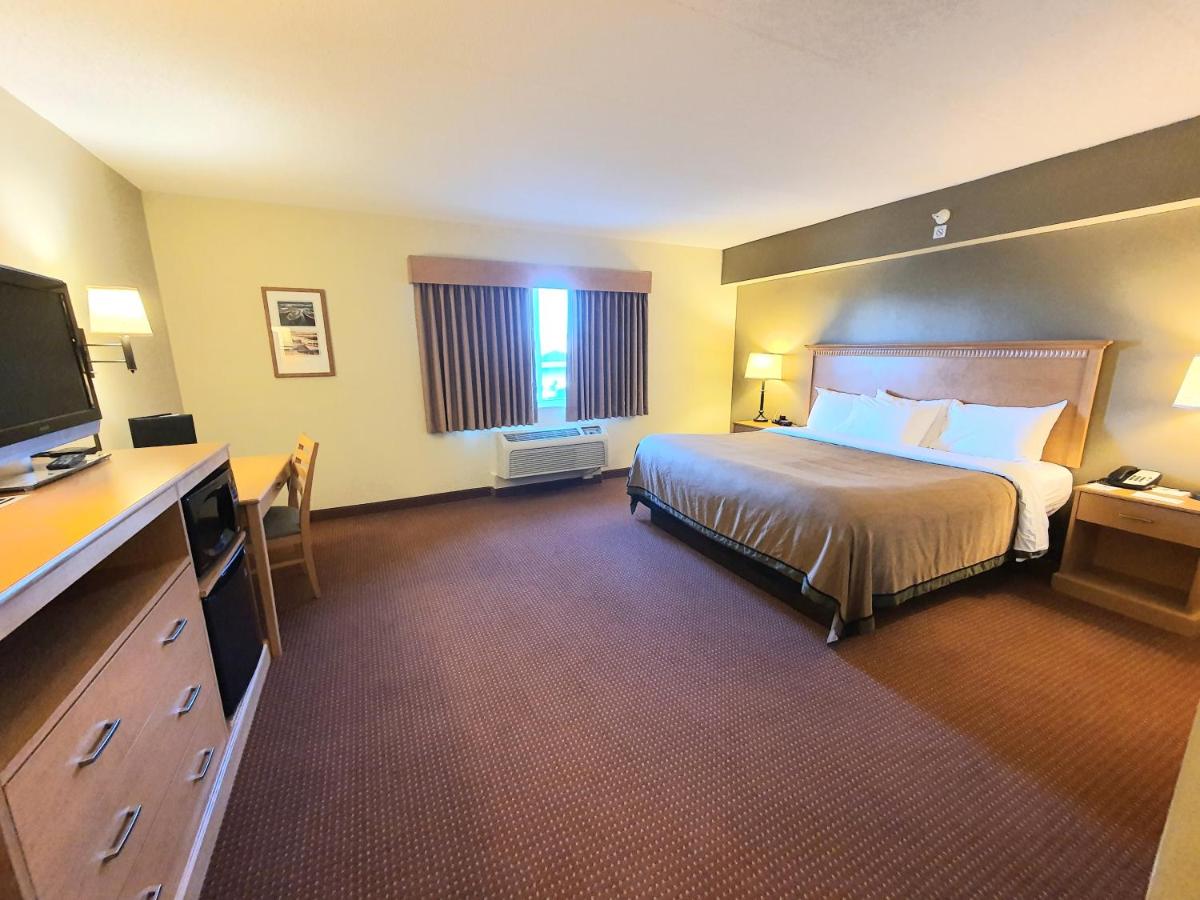 King Room, Disability Access, Non-Smoking at AmeriVu Inn & Suites - Waconia