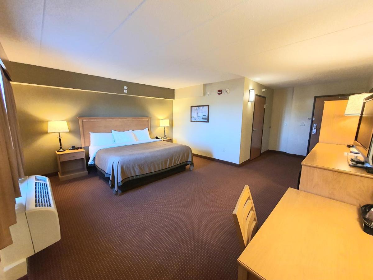 King Room, Disability Access, Non-Smoking at AmeriVu Inn & Suites - Waconia