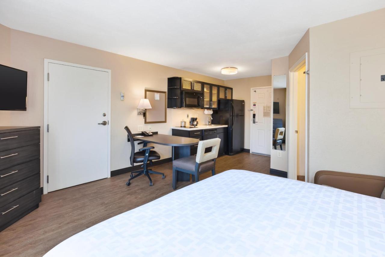 Queen Studio - Non-Smoking at Candlewood Suites Rocky Mount by IHG