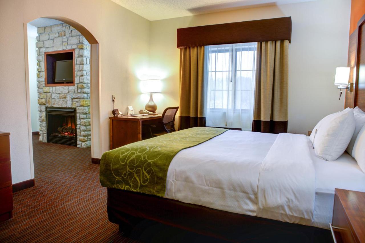 King Suite with Fireplace - Non-Smoking at Comfort Suites Stevensville - St. Joseph