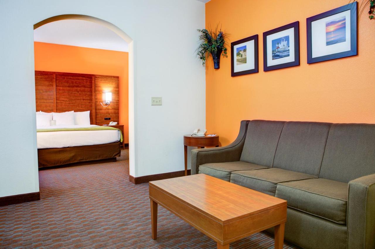 King Suite with Fireplace - Non-Smoking at Comfort Suites Stevensville - St. Joseph