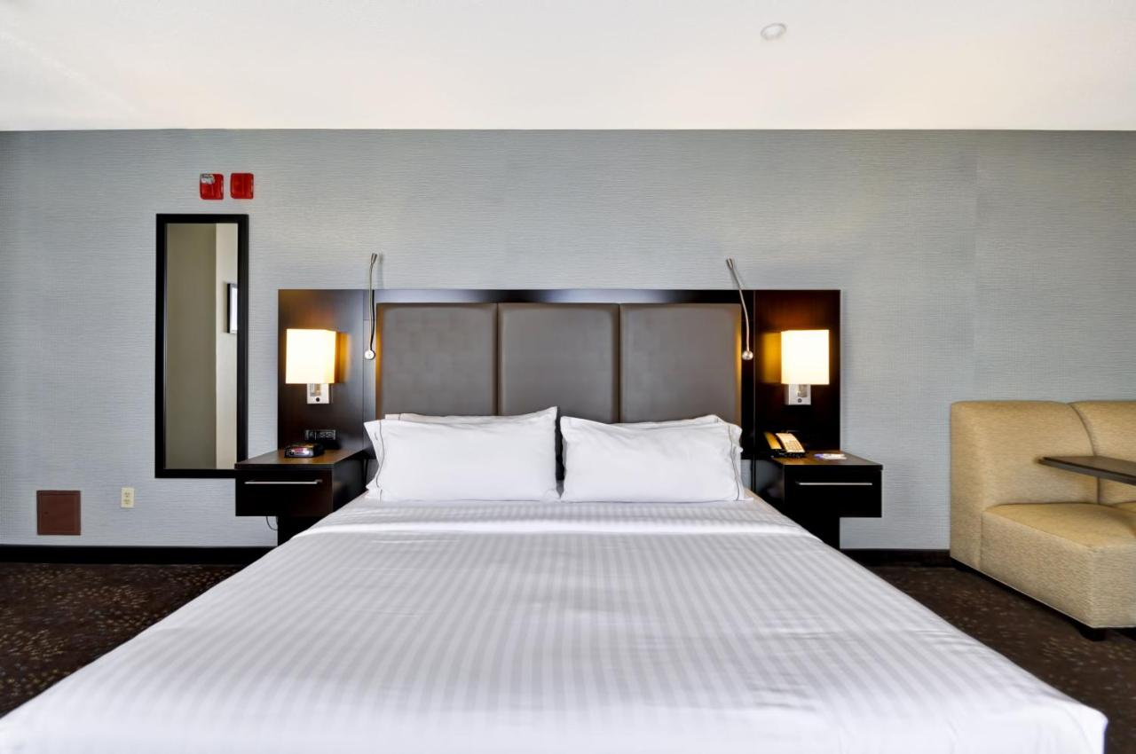 Two-Bedroom Suite - Non-Smoking at Holiday Inn Express Romulus / Detroit Airport by IHG