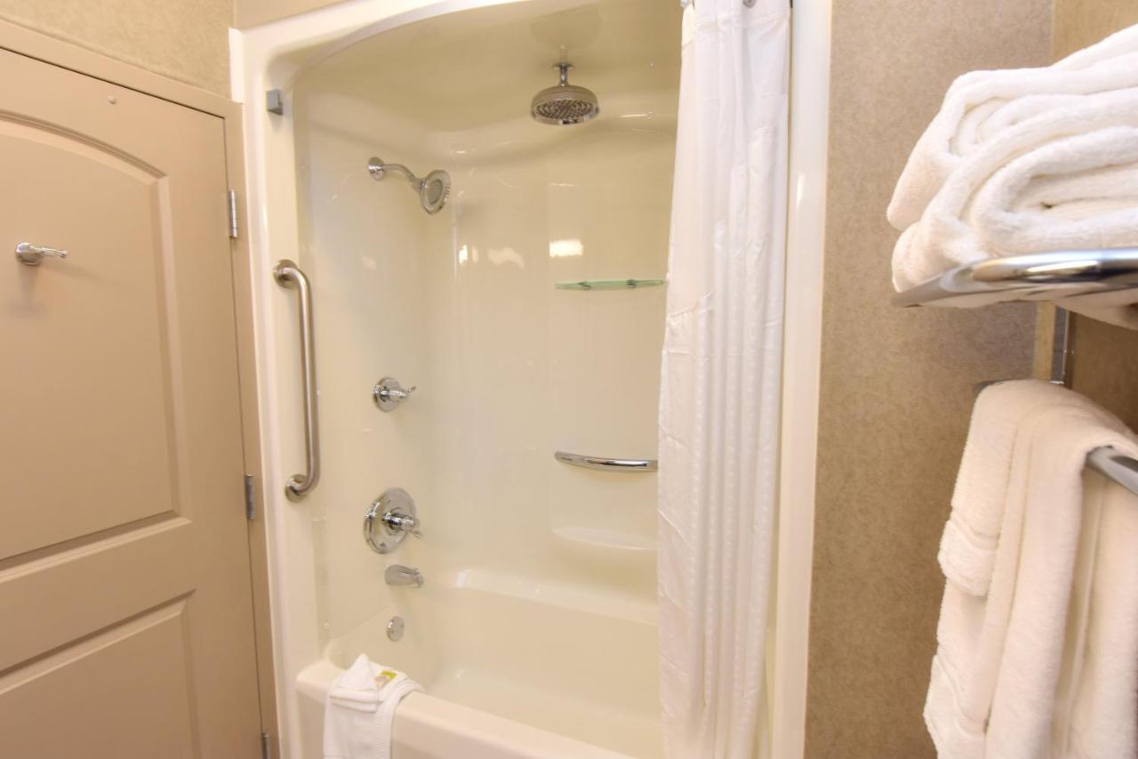 King Suite with Sofa Bed - Non-Smoking at Holiday Inn Express and Suites Springfield Medical District, an IHG Hotel