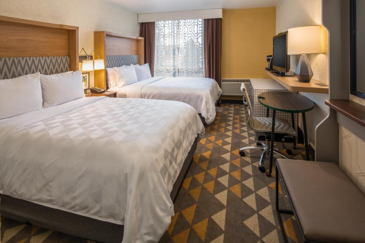 Standard Queen Room with Two Queen Beds at Holiday Inn Portland- I-5 S (Wilsonville) by IHG