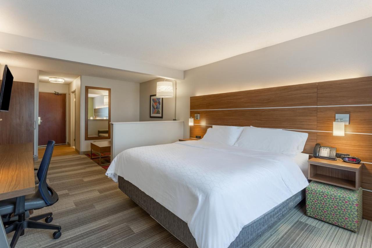 One-Bedroom Suite - Non-Smoking at Holiday Inn Express Hotel & Suites Burlington by IHG