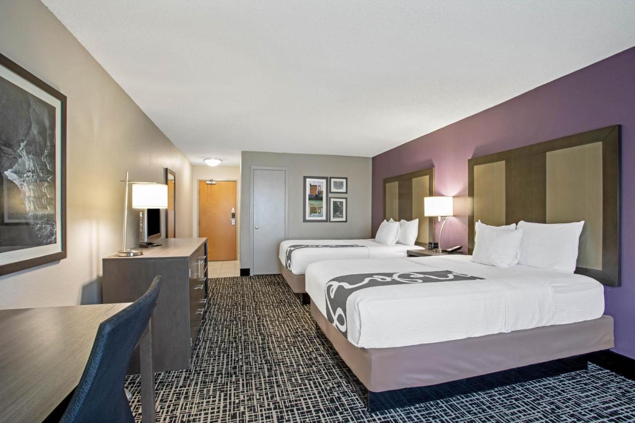 Queen Room with Two Queen Beds and Mobility/Hearing Access - Non-Smoking at La Quinta Inn & Suites by Wyndham Hopkinsville
