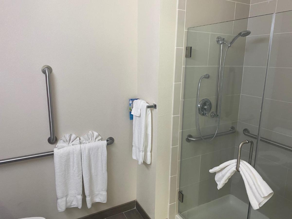 One-Bedroom Suite with Two Queen Beds - Mobility Access/Non-Smoking at Baymont by Wyndham Hobbs