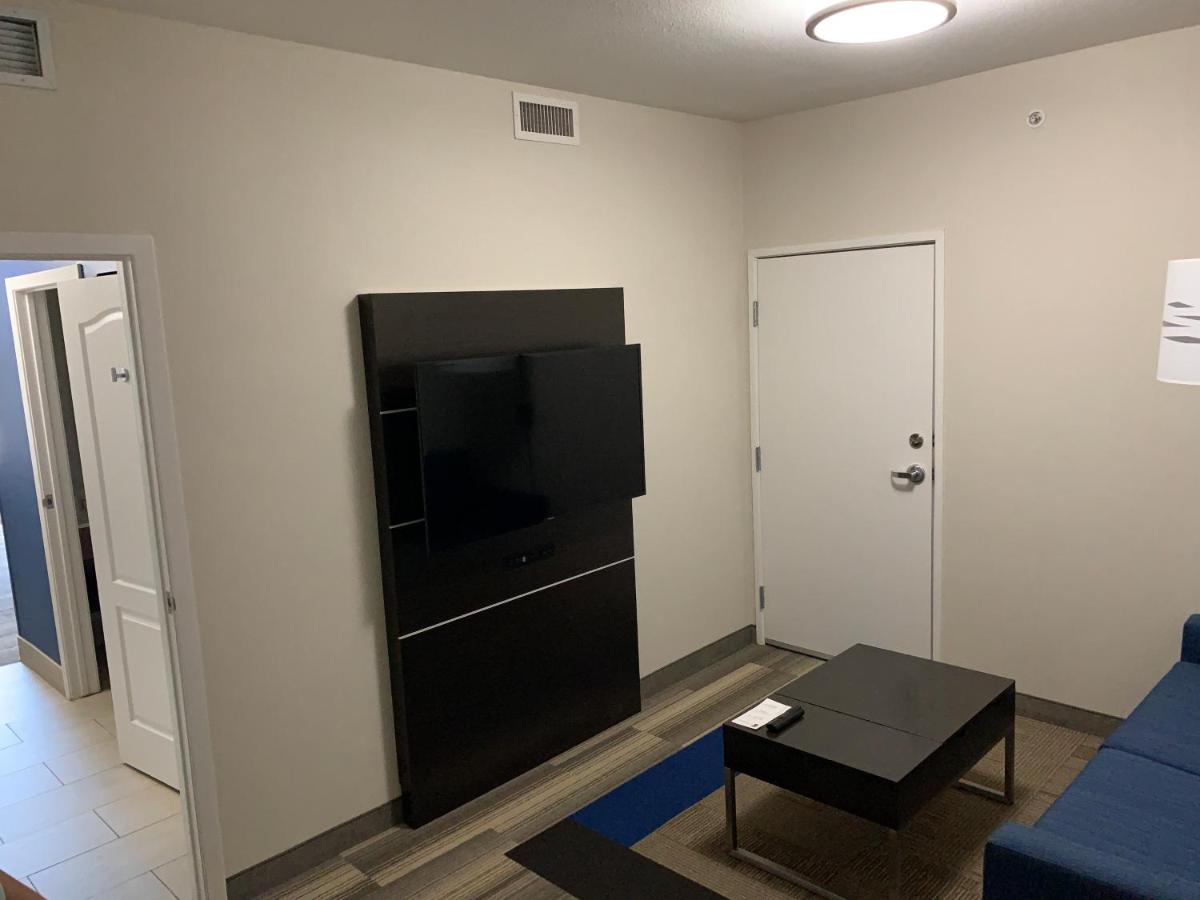 Executive Suite at Holiday Inn Express & Suites El Dorado Hills by IHG