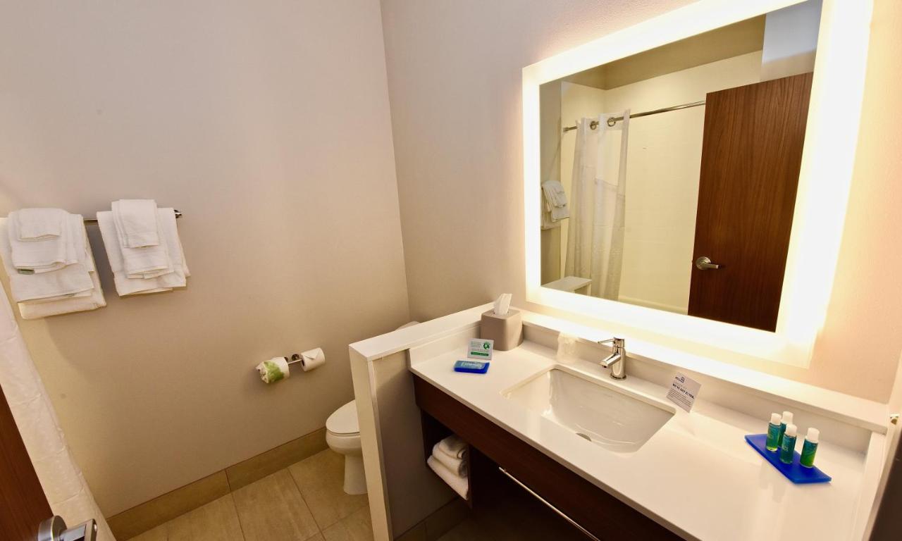 Queen Room with Two Queen Beds - Non-Smoking at Holiday Inn Express & Suites Perryville, an IHG Hotel