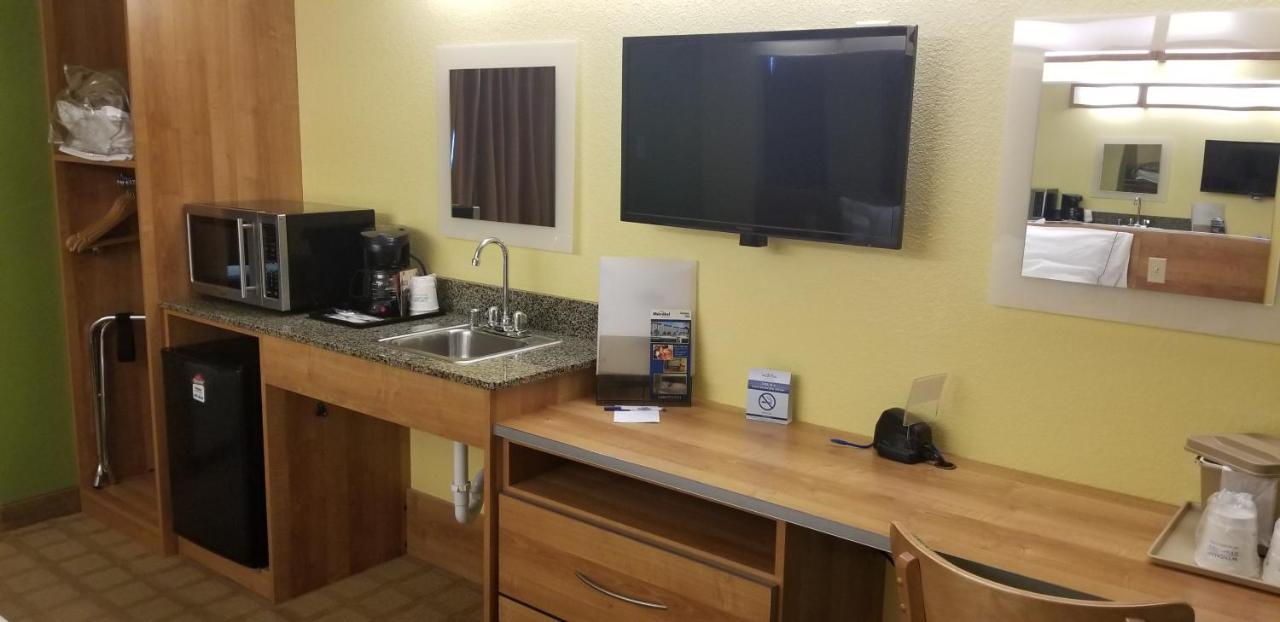 Queen Suite- Disability Access- Non-Smoking at Microtel Inn & Suites by Wyndham Delphos