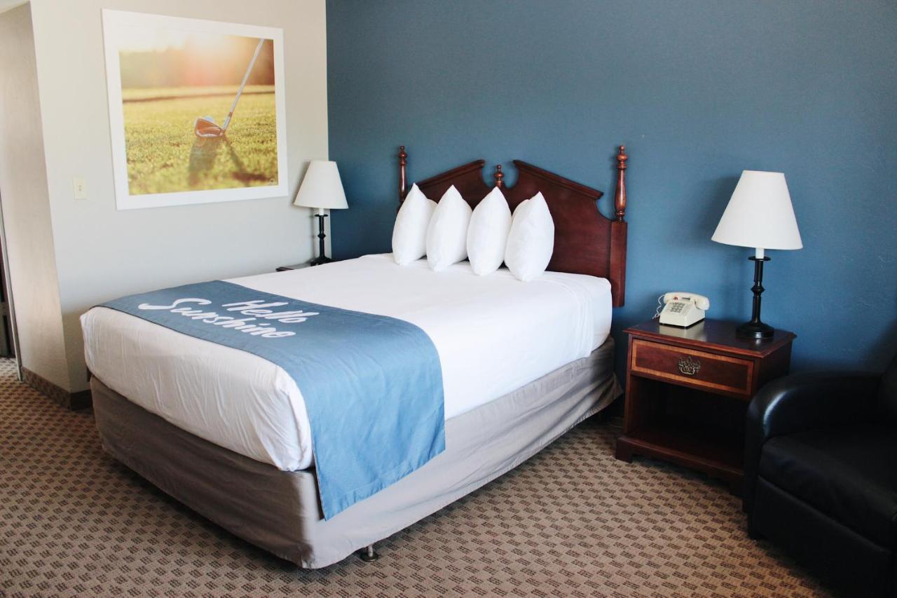 Queen Room - Non-Smoking at Days Inn by Wyndham Show Low