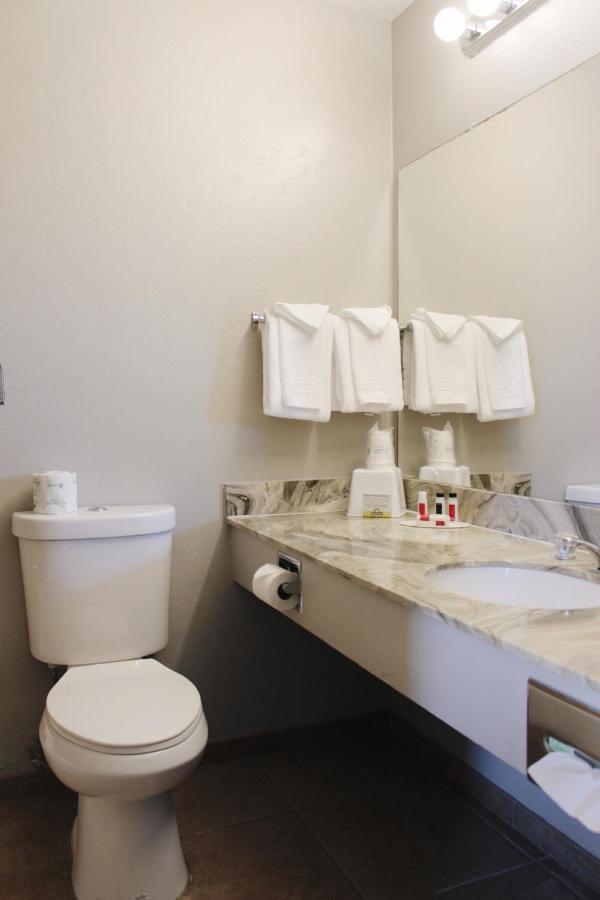 Queen Room - Non-Smoking at Days Inn by Wyndham Show Low