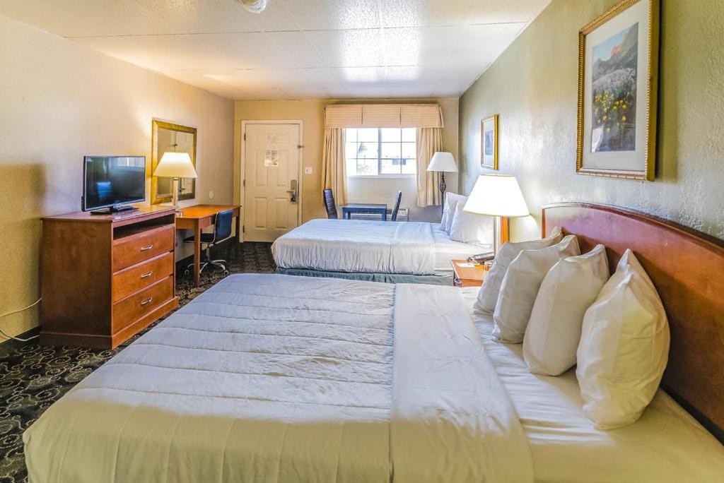 Deluxe Queen Room with Two Queen Beds - Non-Smoking at Days Inn by Wyndham Montrose