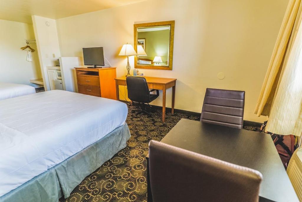 Queen Room with Two Queen Beds - Non-Smoking at Days Inn by Wyndham Montrose