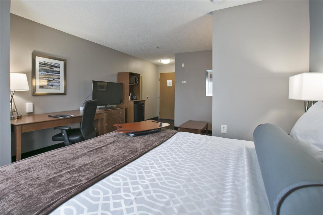 Queen Suite at Best Western Plus Blaine at the National Sports Center