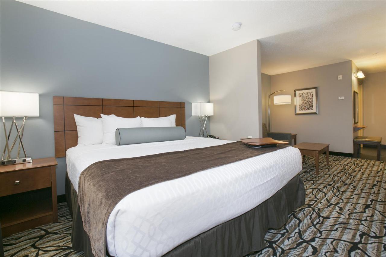 King Suite at Best Western Plus Blaine at the National Sports Center