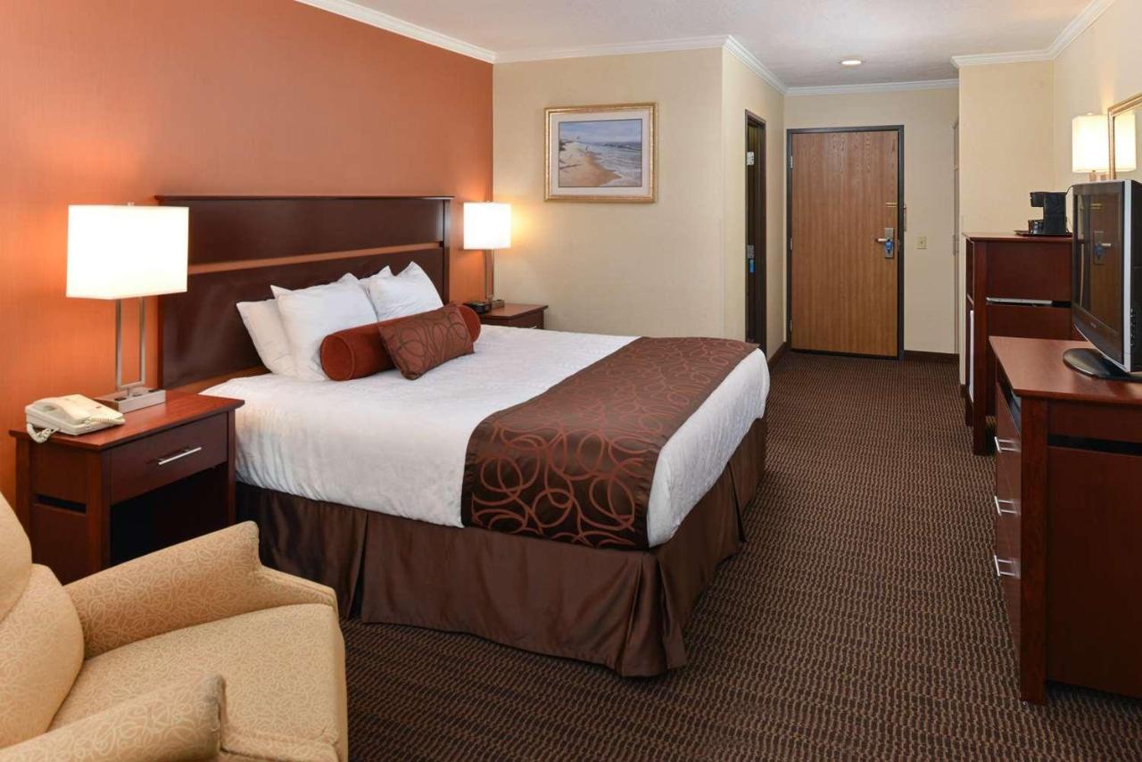 King Room with Balcony at Best Western Plus Landmark Inn