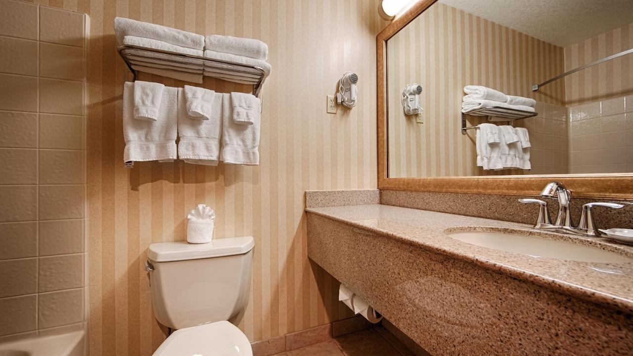 Queen Room with Mobility Accessible Roll-In Shower at Best Western Plus Landmark Inn
