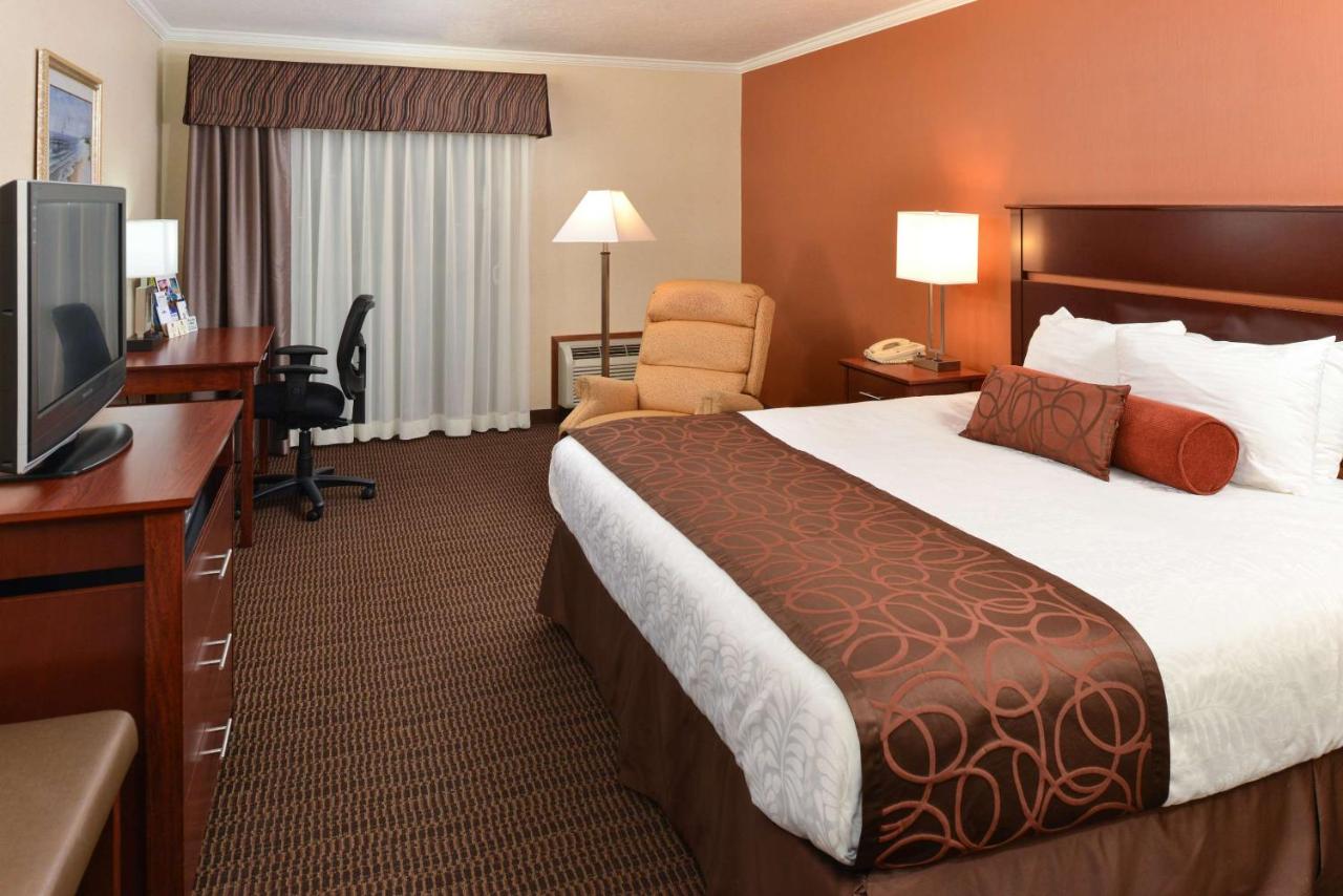 King Room with Balcony at Best Western Plus Landmark Inn