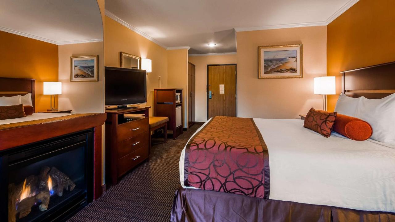 King Room with Balcony at Best Western Plus Landmark Inn