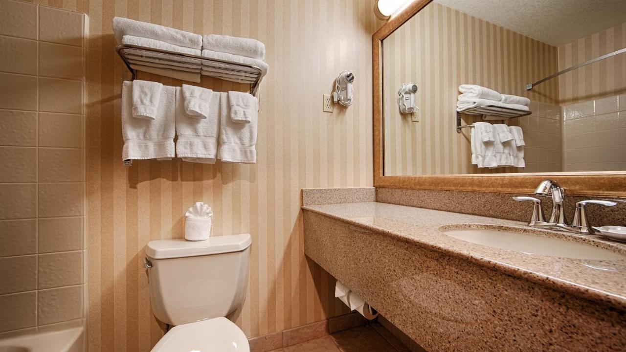 Queen Room with Mobility Accessible Roll-In Shower at Best Western Plus Landmark Inn