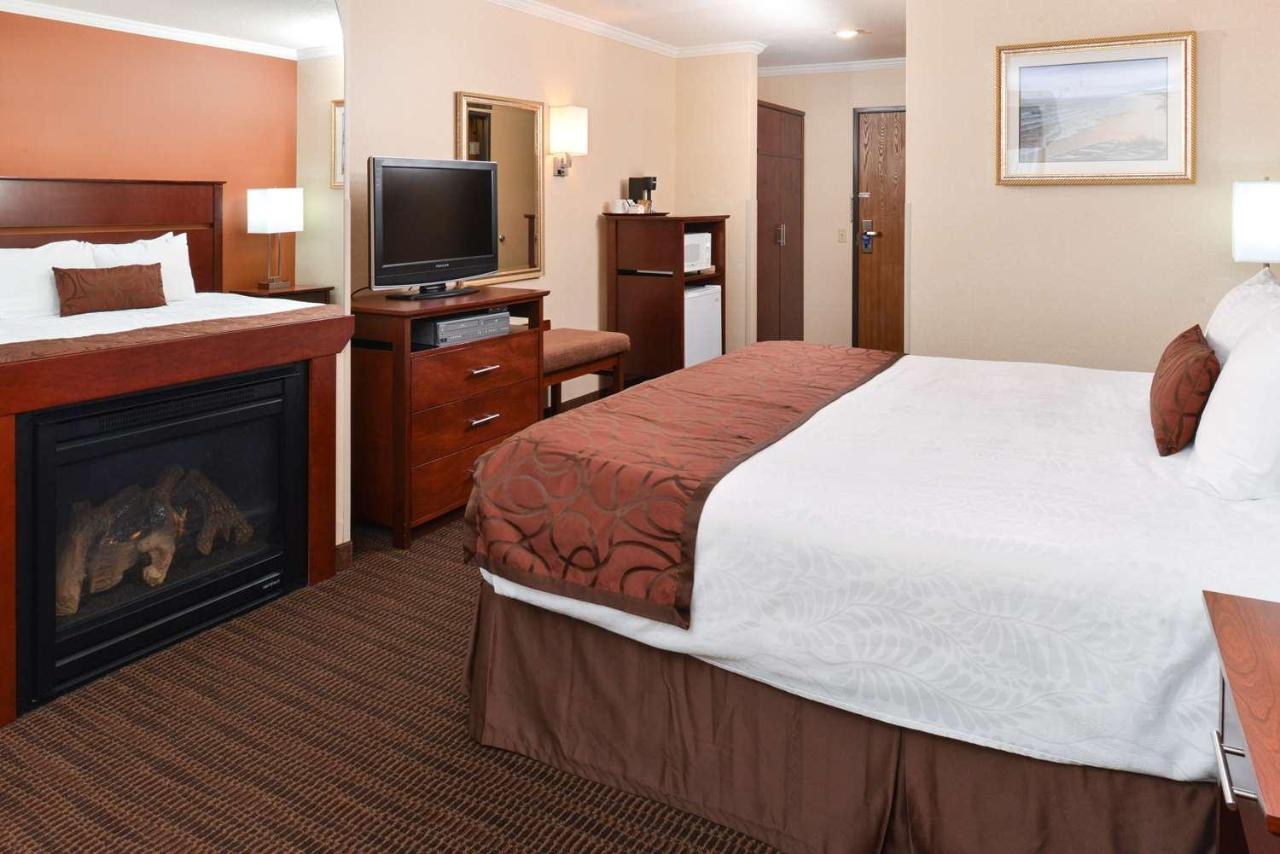 king room with fireplace and balcony at Best Western Plus Landmark Inn