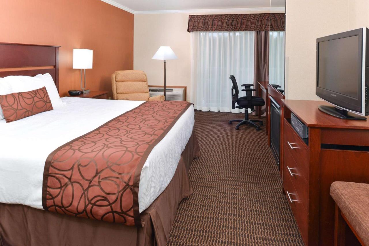 king room with fireplace and balcony at Best Western Plus Landmark Inn