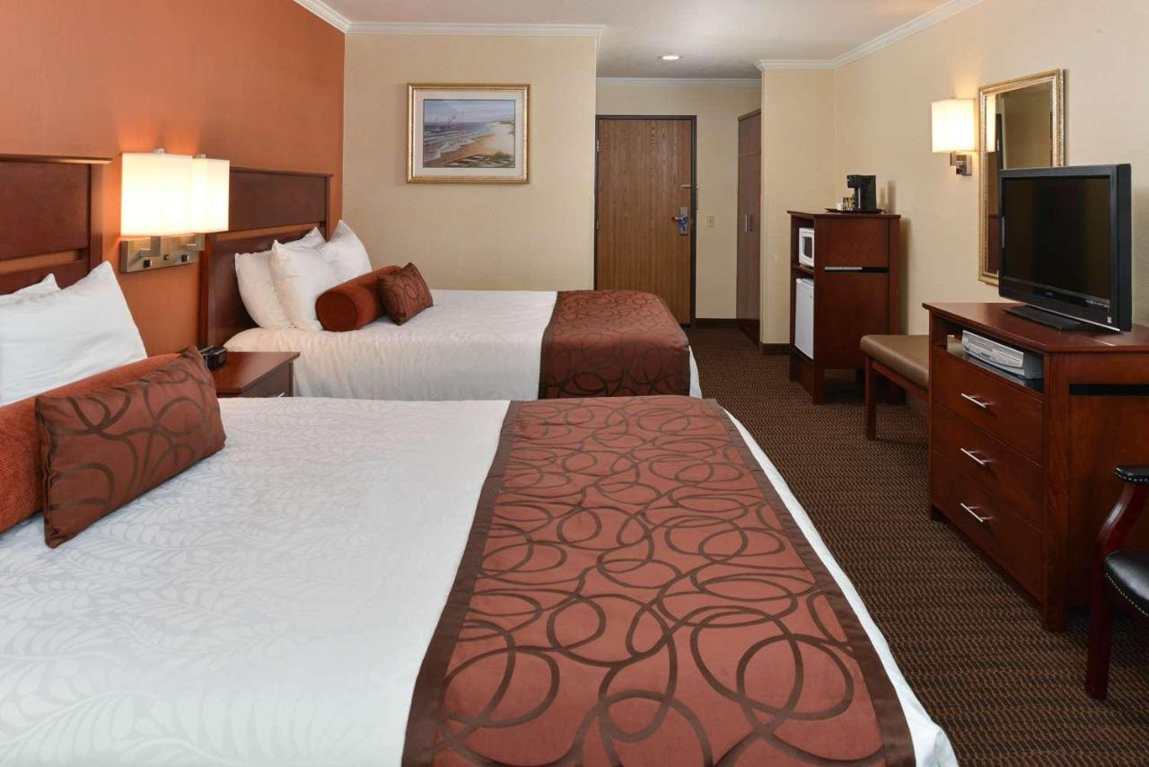 Queen Room with Two Queen Beds - Non-Smoking at Best Western Plus Landmark Inn
