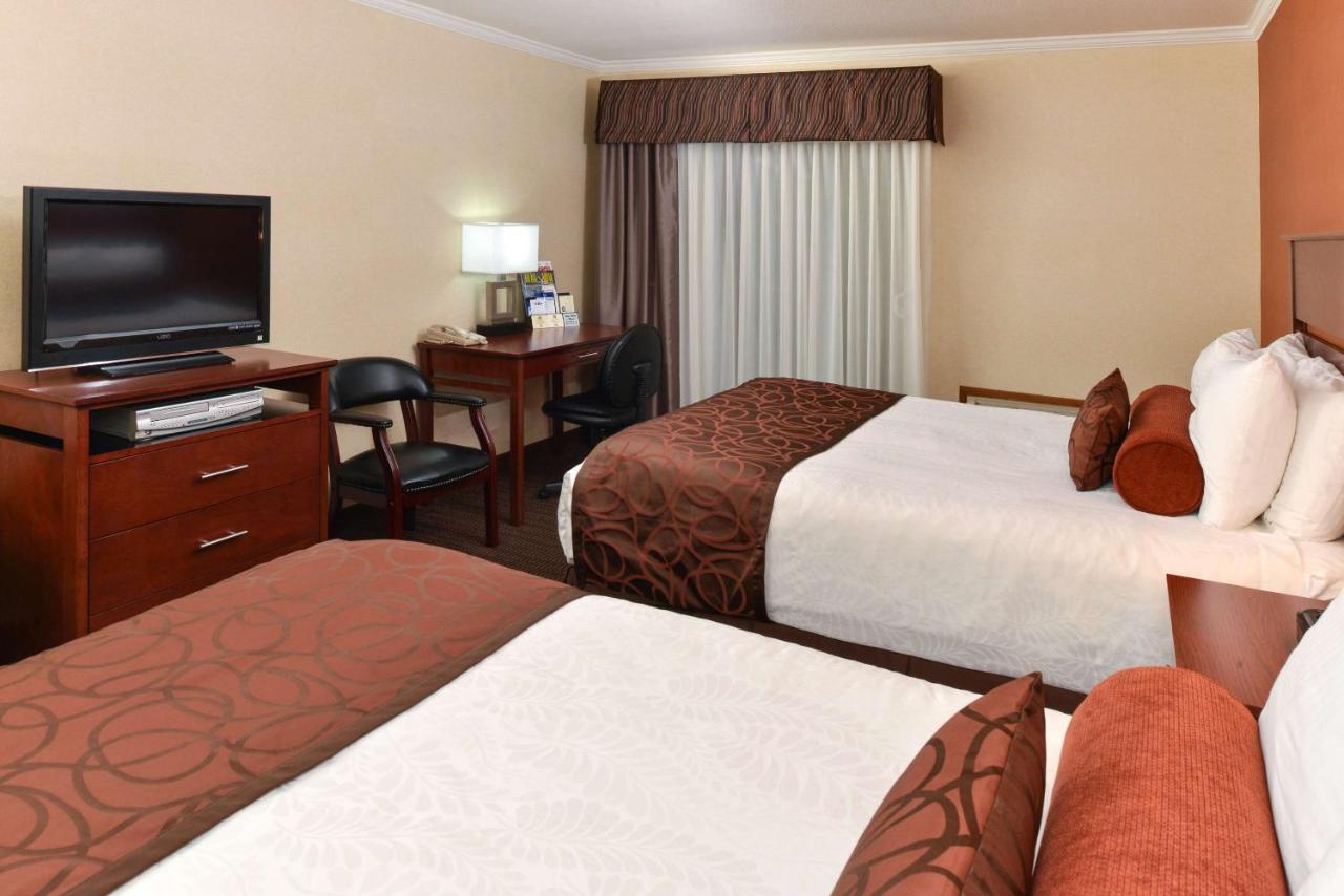 Queen Room with Two Queen Beds - Non-Smoking at Best Western Plus Landmark Inn