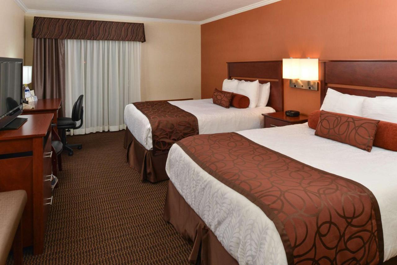 Queen Room with Two Queen Beds - Non-Smoking at Best Western Plus Landmark Inn